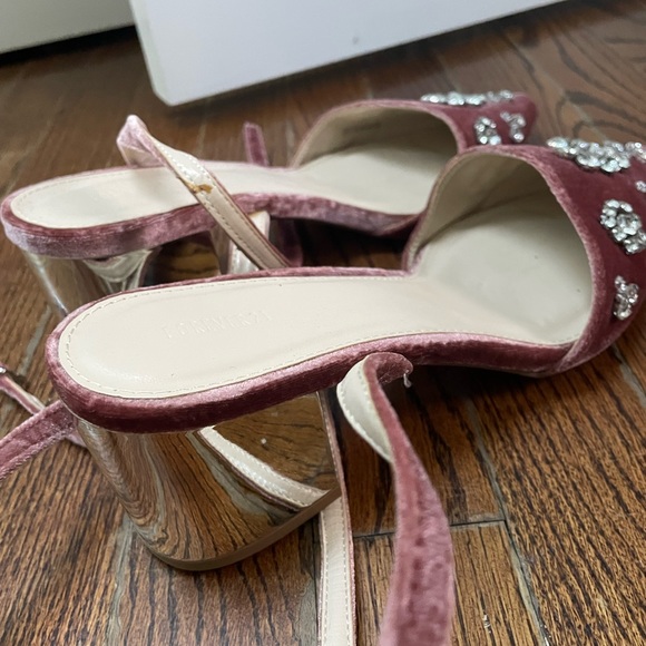 Gorgeous low heels with diamond flowers - Picture 5 of 7